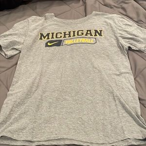 Short sleeve Nike shirt